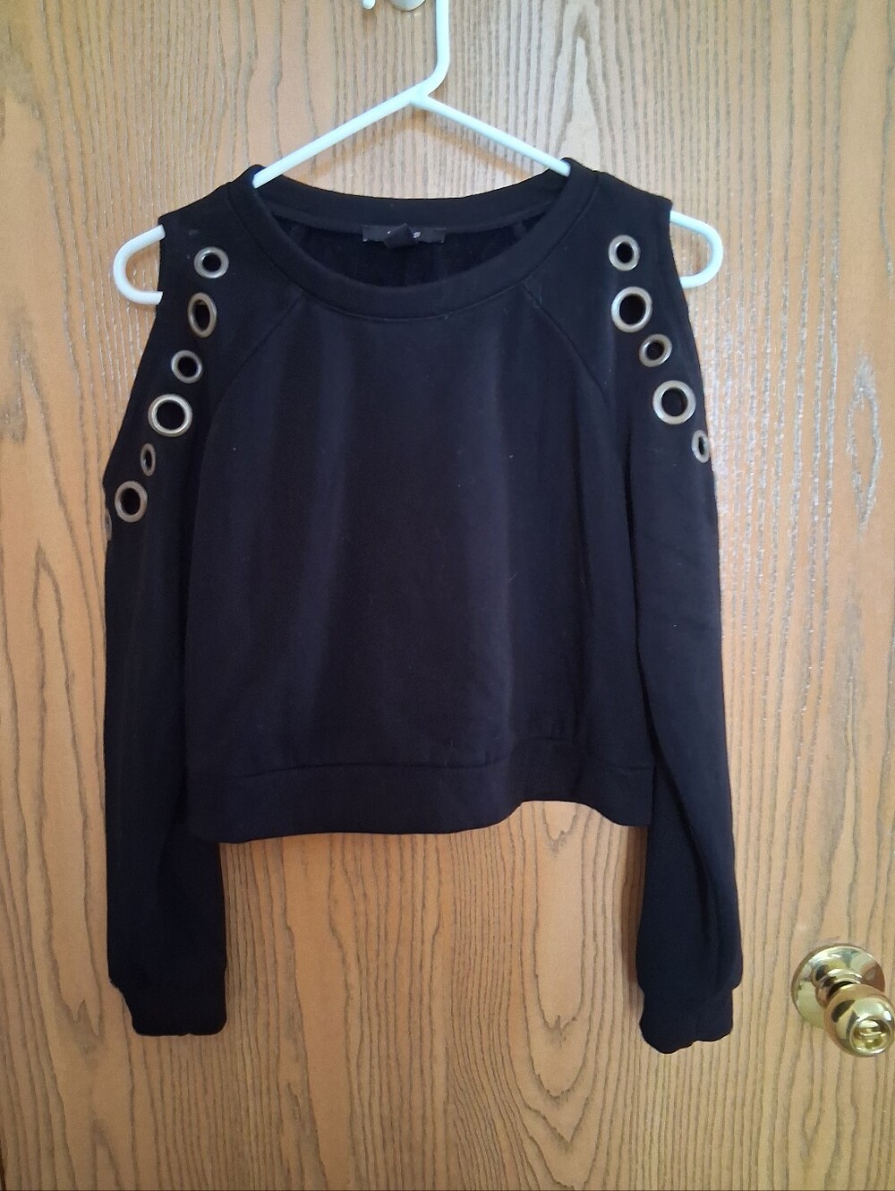 Forever 21 Black Grommet-Shoulder Cropped Sweatshirt